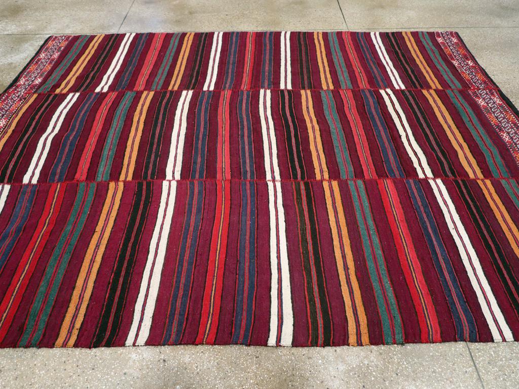 Mitte des 20. Jahrhunderts Persischer Flachgewebe-Kilim-Akzentteppich (Handgewebt) im Angebot