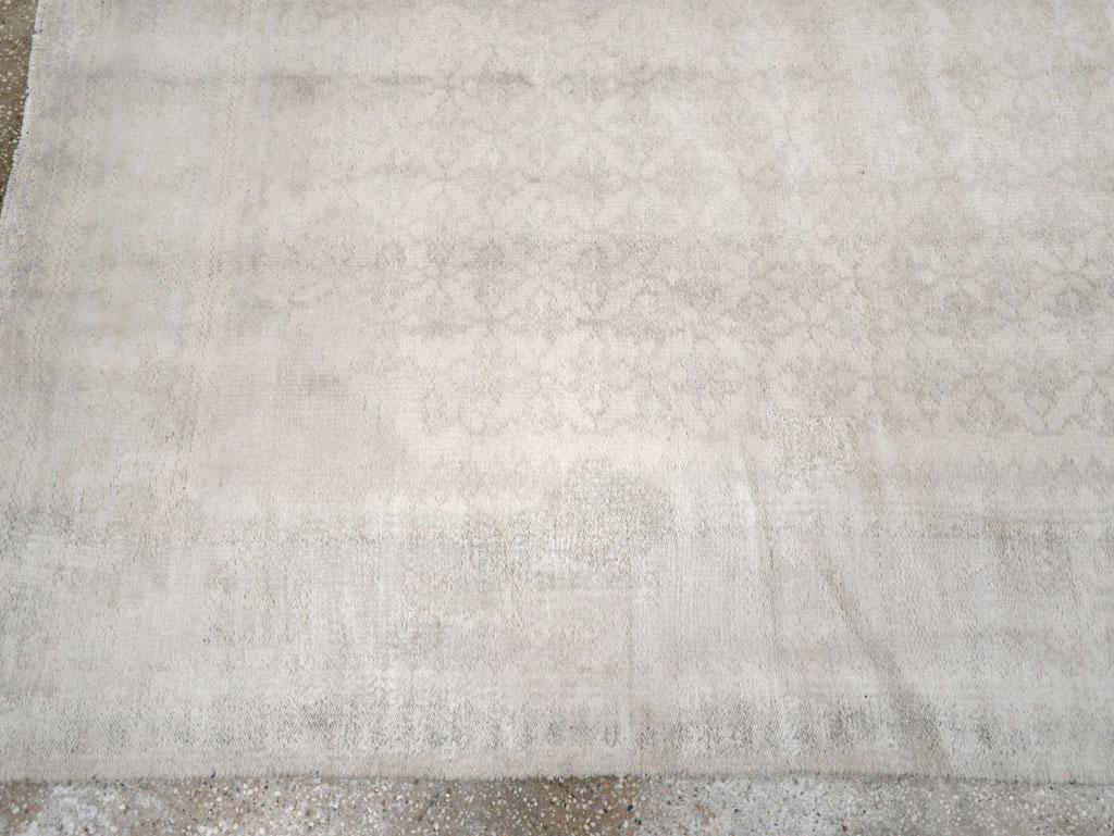 Mitte des 20. Jahrhunderts Persischer Flachgewebe-Kilim-Akzentteppich im Zustand „Hervorragend“ im Angebot in New York, NY
