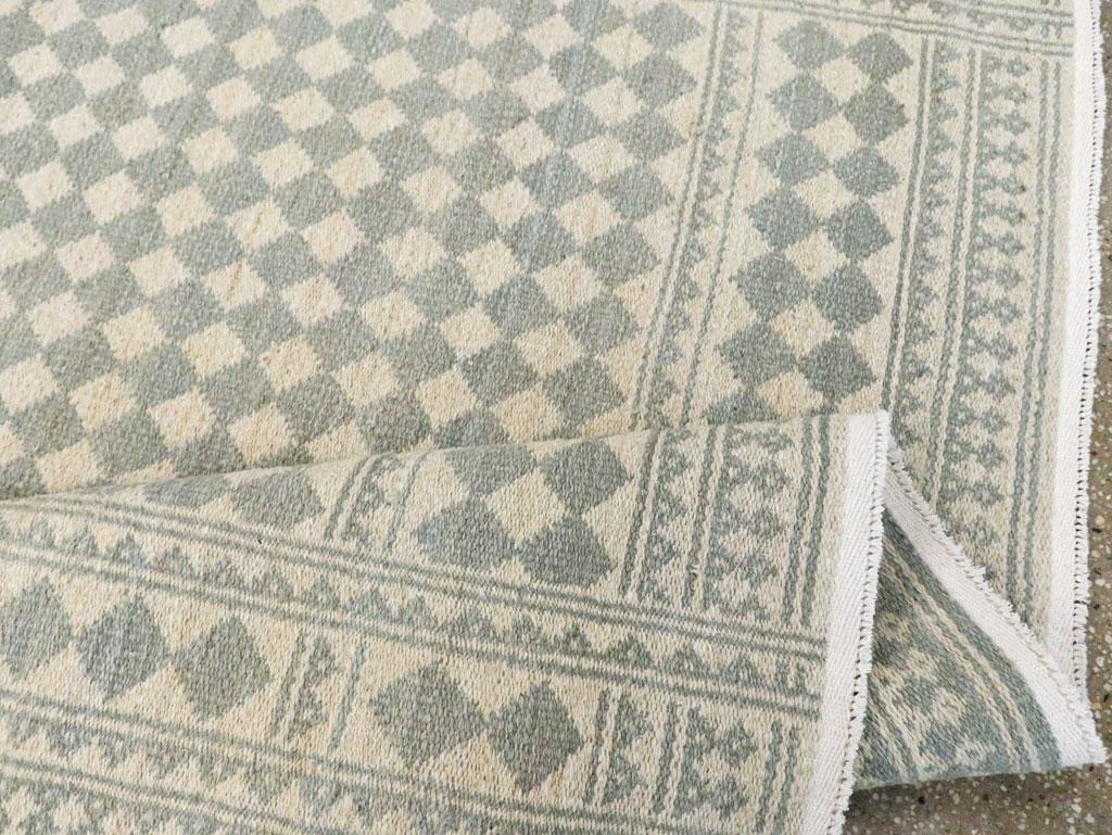 Mitte des 20. Jahrhunderts Persischer Flachgewebe-Kilim-Akzentteppich (Wolle) im Angebot