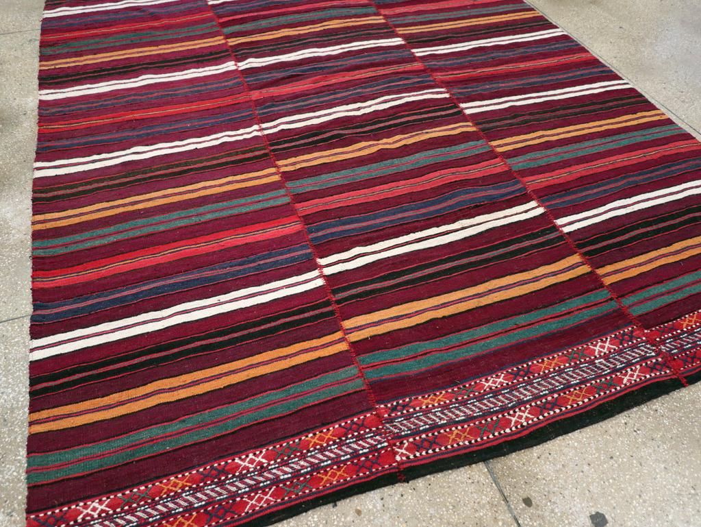 Mitte des 20. Jahrhunderts Persischer Flachgewebe-Kilim-Akzentteppich (Wolle) im Angebot