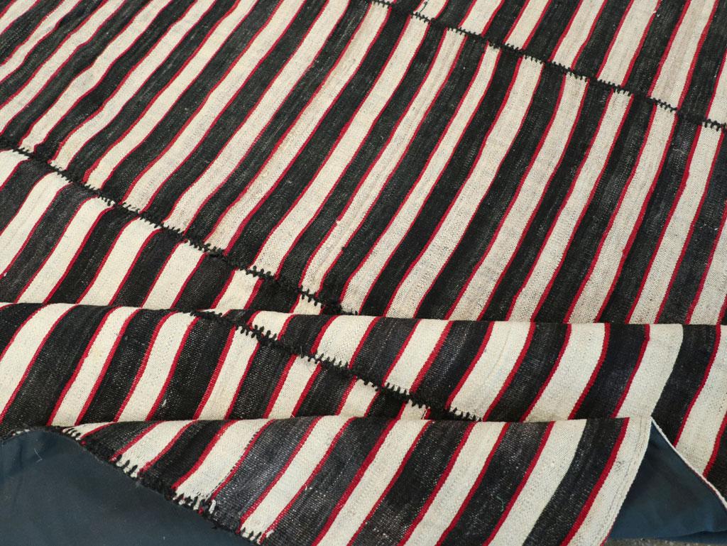 Mitte des 20. Jahrhunderts Persischer Flachgewebe-Kilim-Akzentteppich im Angebot 1