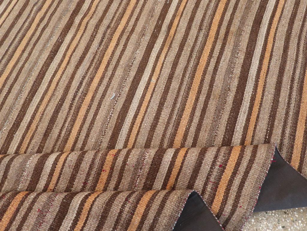 Mitte des 20. Jahrhunderts Persischer Flachgewebe-Kilim-Akzentteppich im Angebot 1