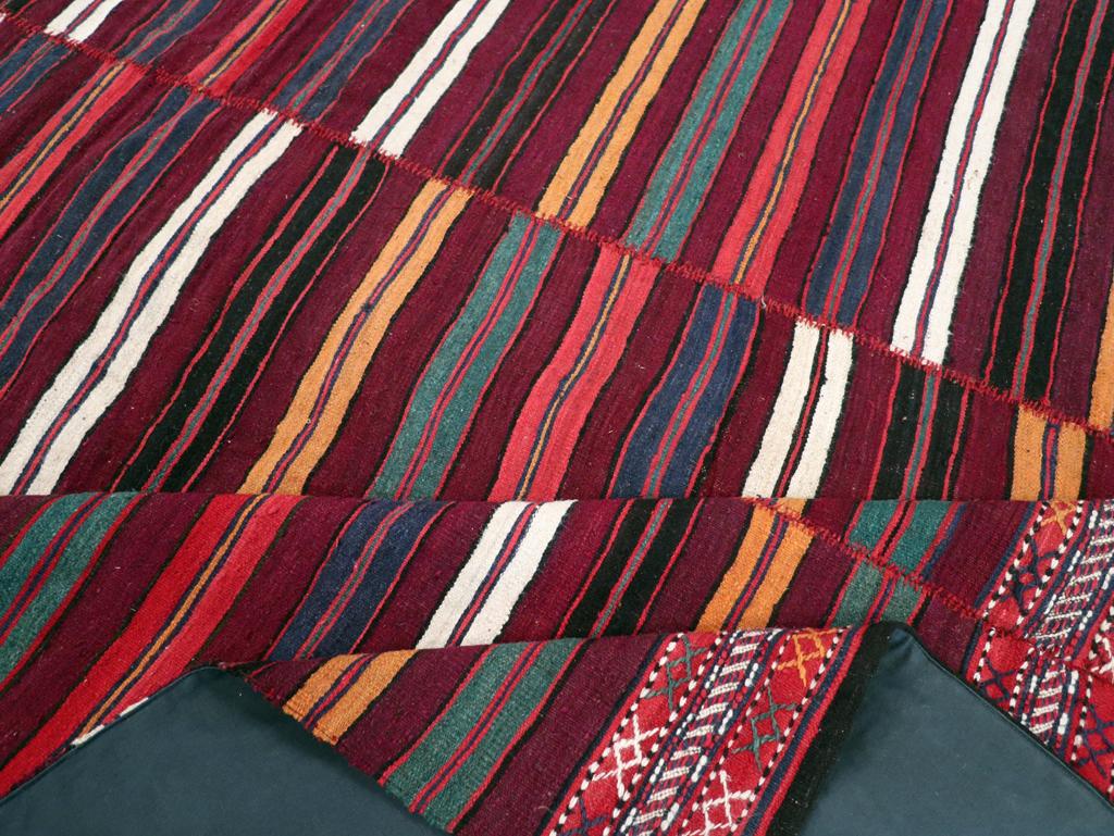 Mitte des 20. Jahrhunderts Persischer Flachgewebe-Kilim-Akzentteppich im Angebot 1