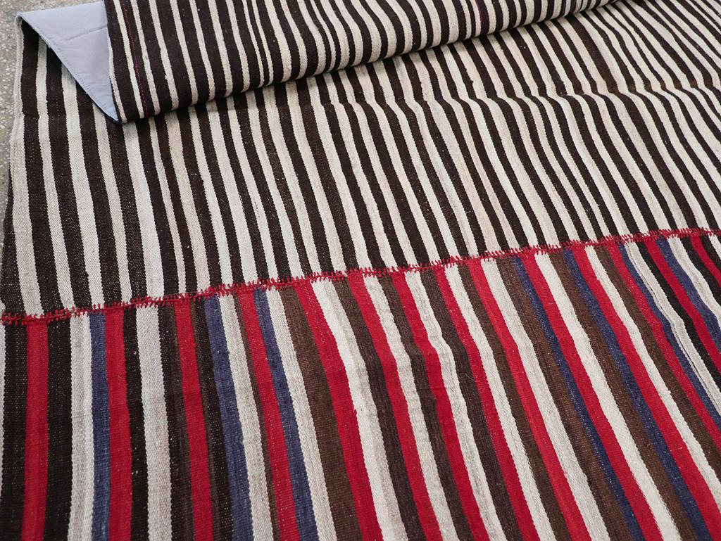 Mitte des 20. Jahrhunderts Persischer Flachgewebe-Kilim-Akzentteppich im Angebot 2