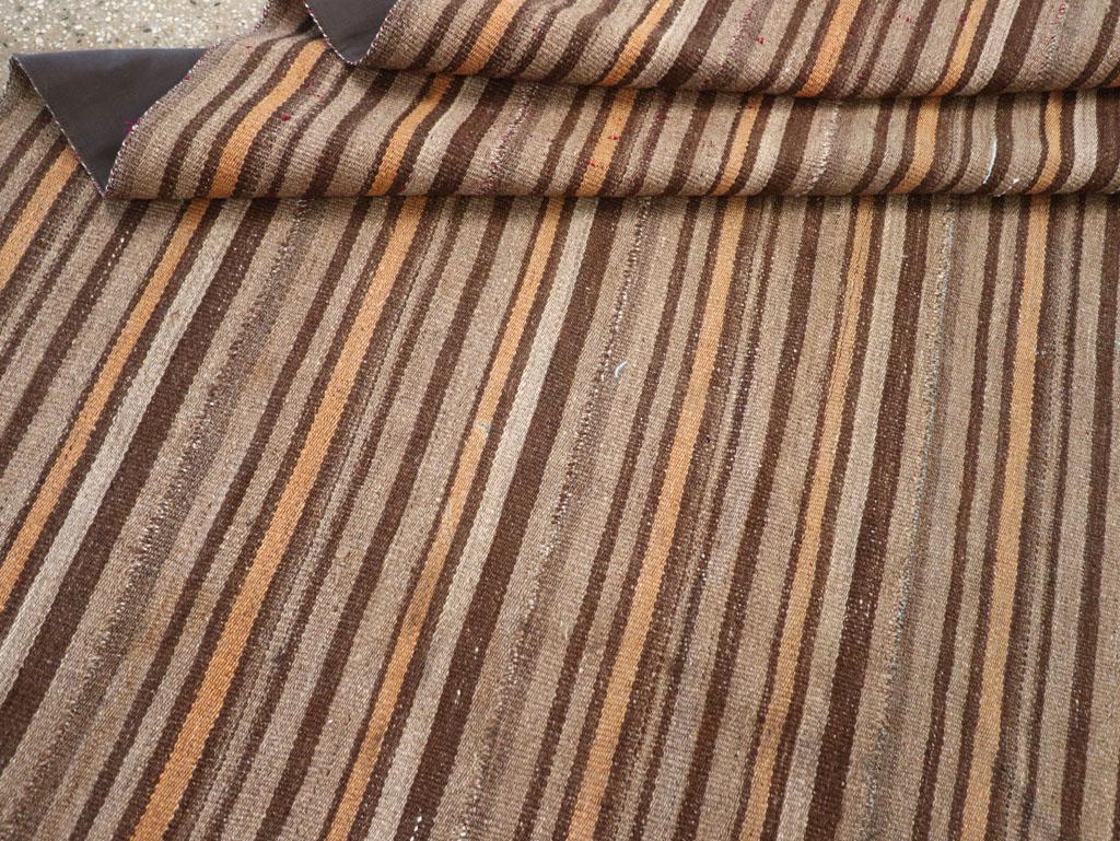 Mitte des 20. Jahrhunderts Persischer Flachgewebe-Kilim-Akzentteppich im Angebot 2