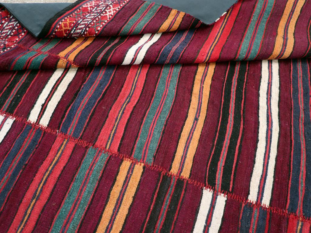 Mitte des 20. Jahrhunderts Persischer Flachgewebe-Kilim-Akzentteppich im Angebot 2
