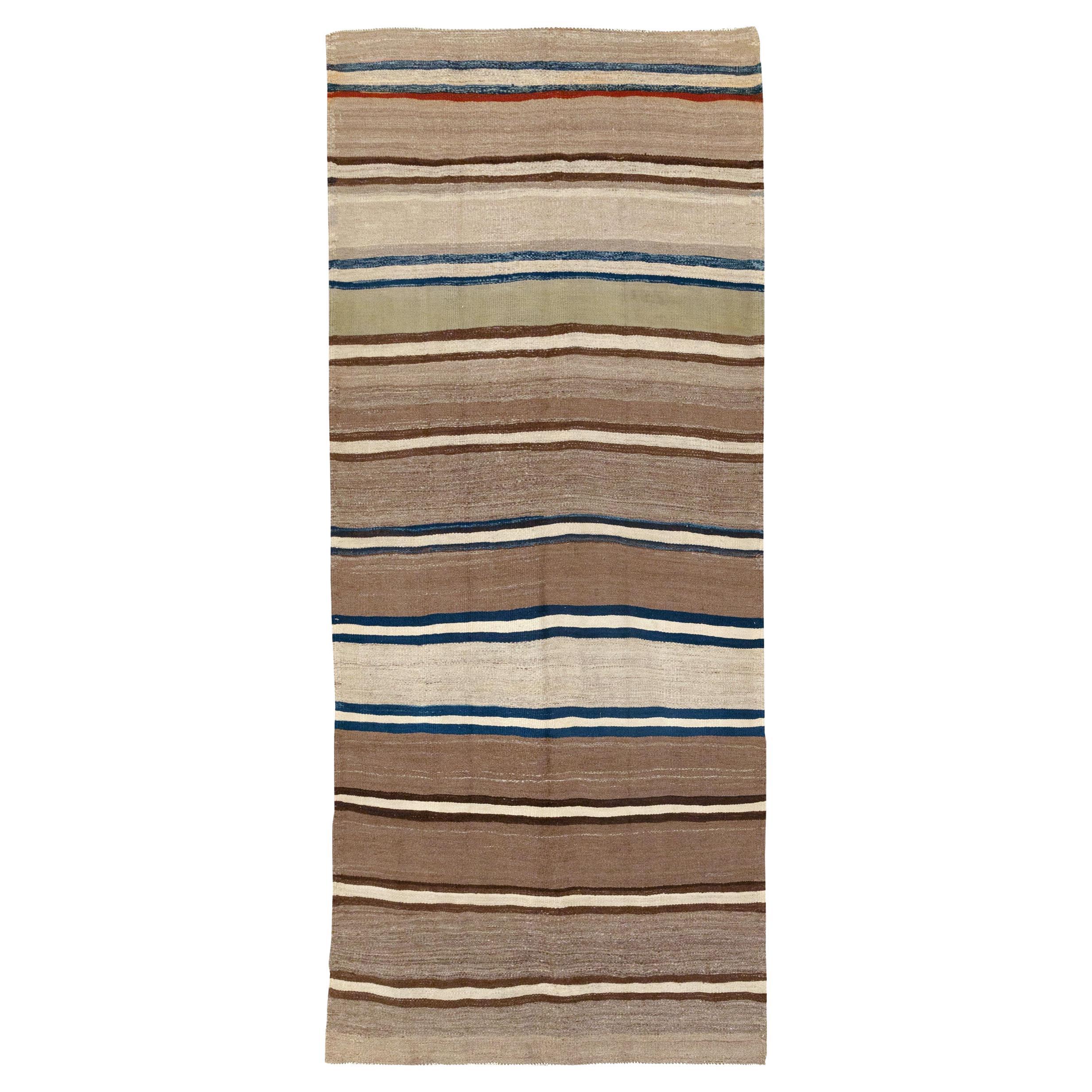 Mid-20th Century Persian Flatweave Kilim Accent Carpet im Angebot