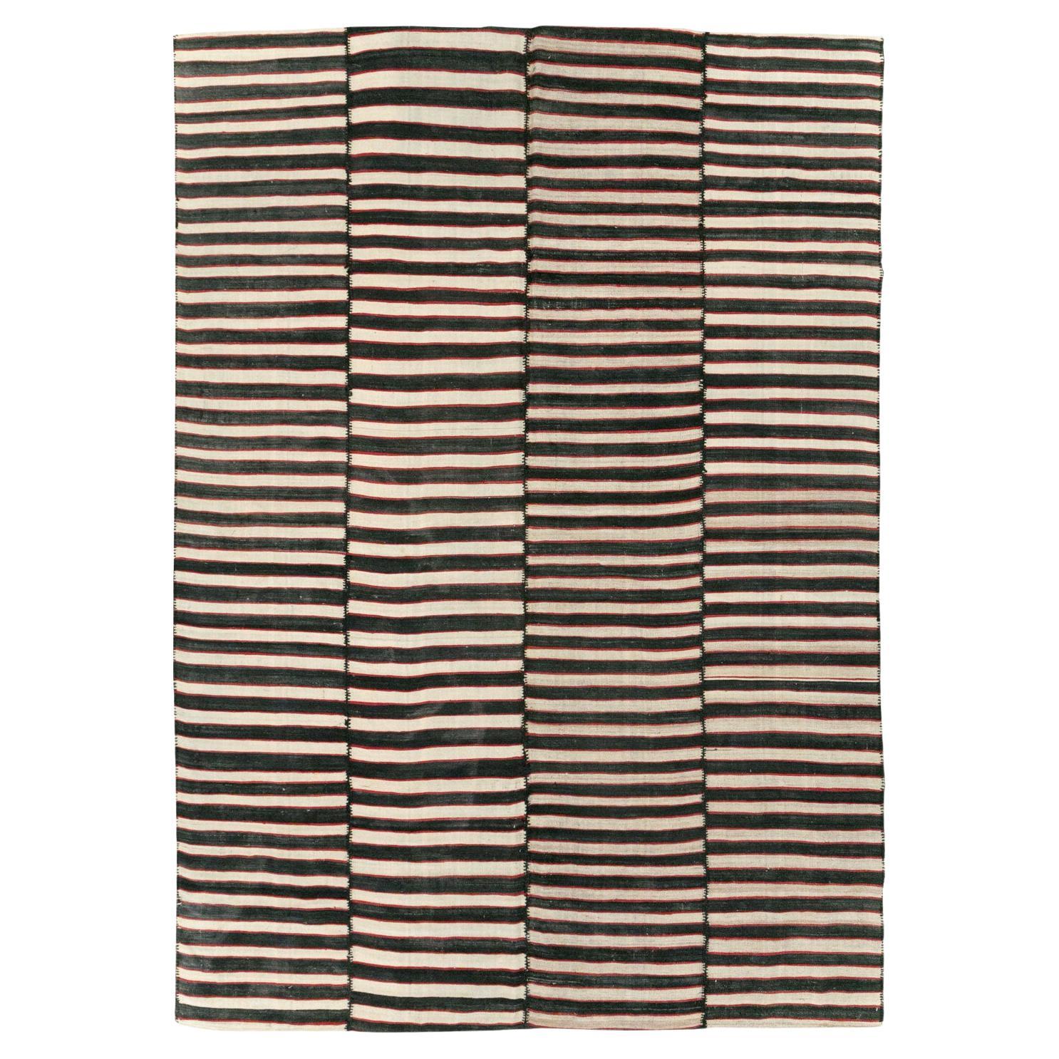 Mitte des 20. Jahrhunderts Persischer Flachgewebe-Kilim-Akzentteppich