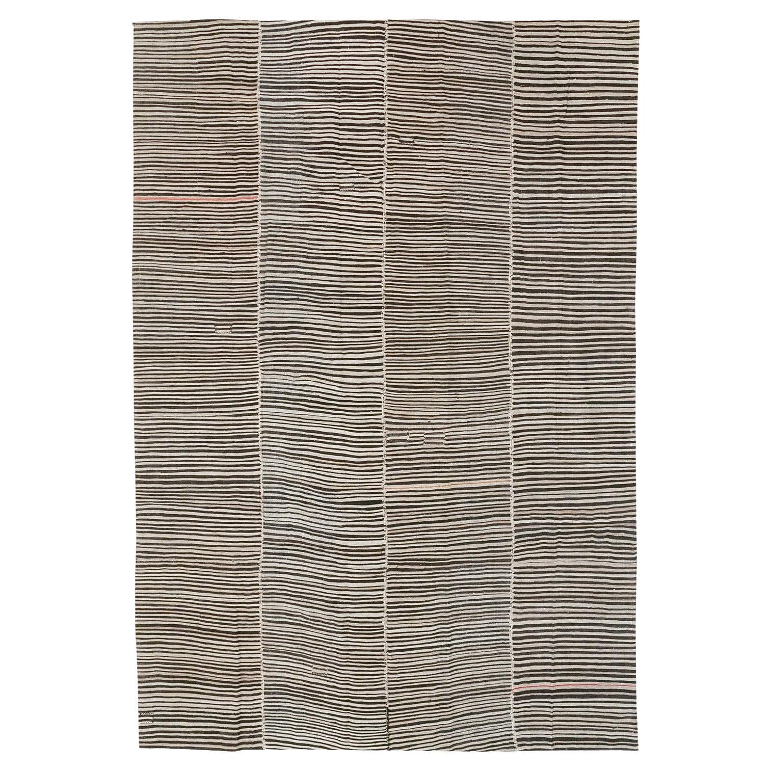 Mitte des 20. Jahrhunderts Persischer Flachgewebe-Kilim-Akzentteppich