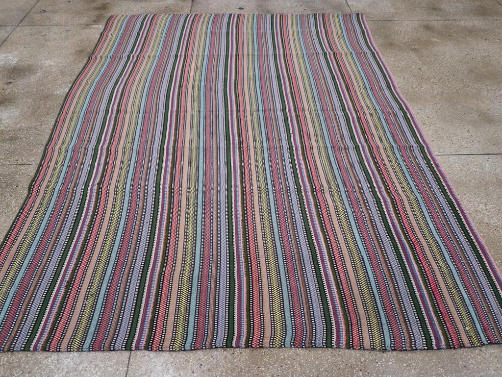 Questo tappeto persiano a tessitura piatta della metà del XX secolo, Rug & Kilim, misura 7' 3