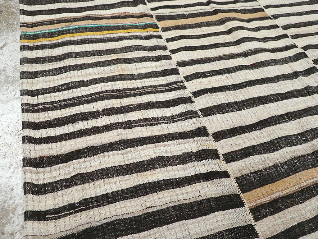Mid-20th Century Persian Flatweave Kilim Accent Rug (Kelim) im Angebot