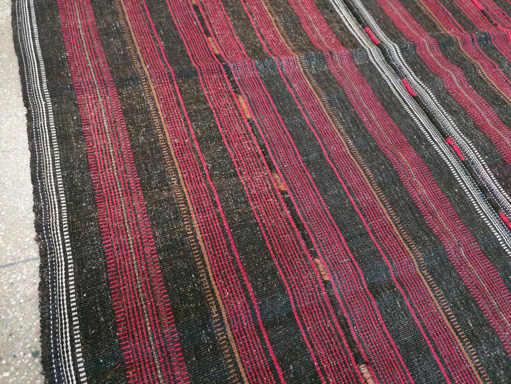 Persiano Mid-20th Century Persian Flatweave Kilim Accent Rug in vendita