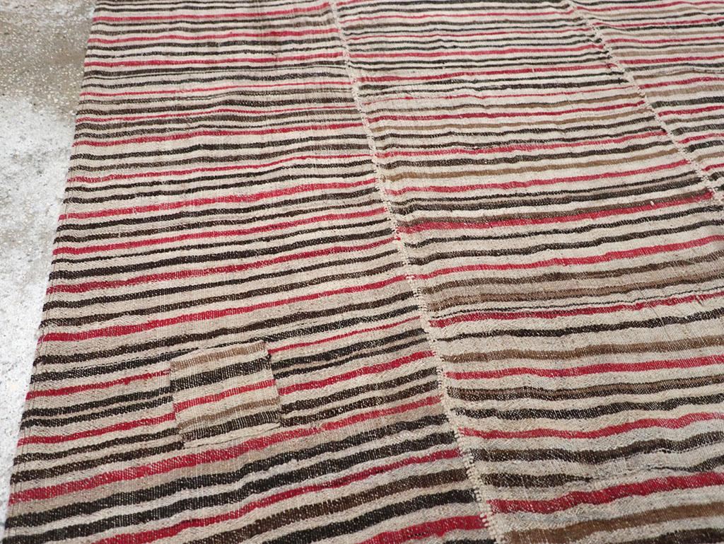 Persischer Flachgewebe-Kilim-Akzentteppich aus der Mitte des 20. (Kelim) im Angebot