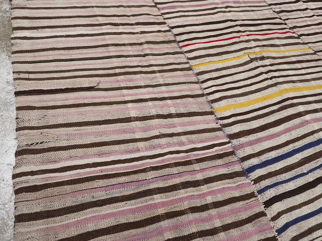 Persischer Flachgewebe-Kilim-Akzentteppich aus der Mitte des 20. (Kelim) im Angebot
