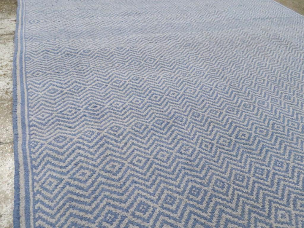Persischer Flachgewebe-Kilim-Akzentteppich aus der Mitte des 20. (Kelim) im Angebot