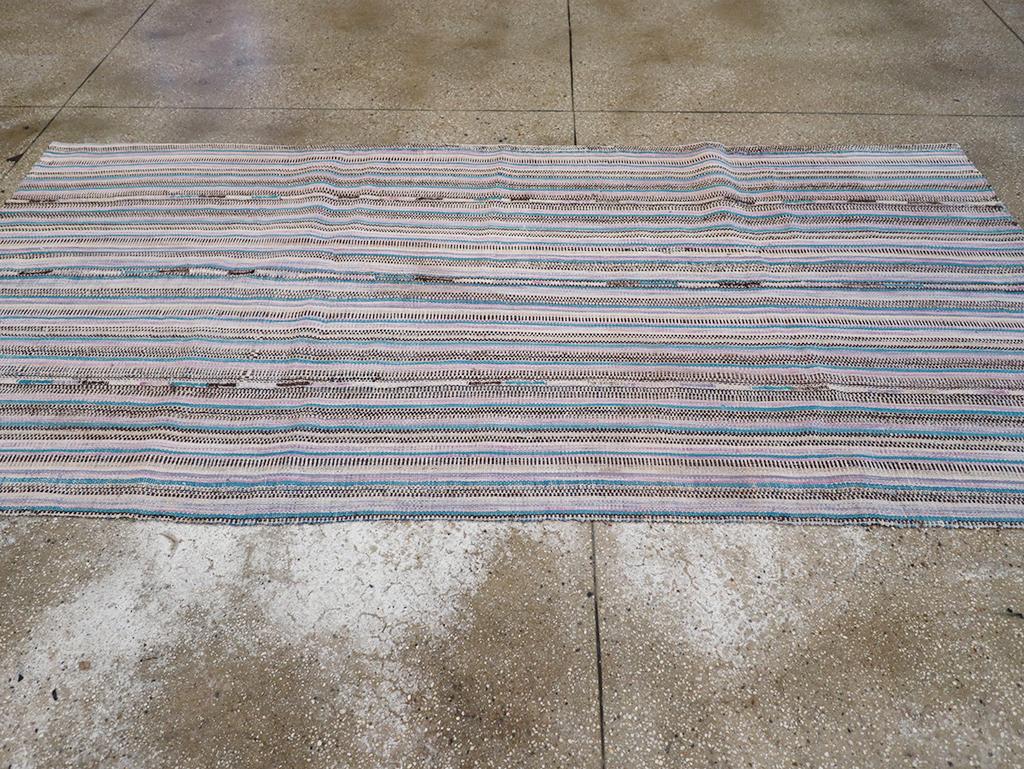 Mid-20th Century Persian Flatweave Kilim Accent Rug (Persisch) im Angebot