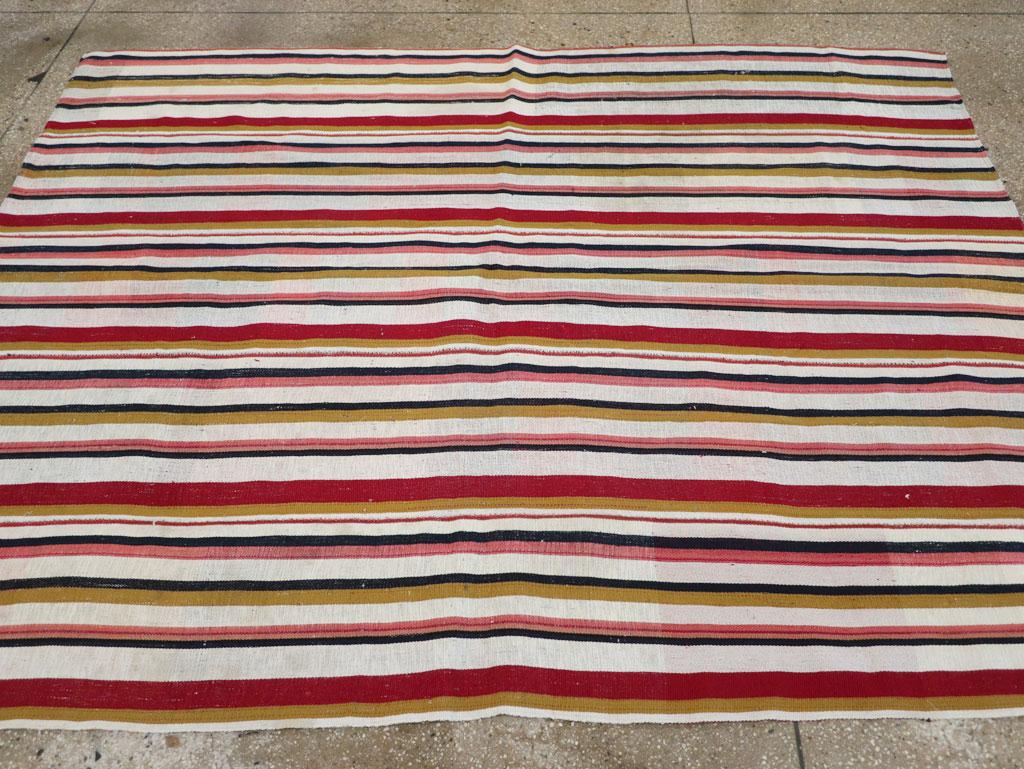 Alfombra de acento persa de tejido plano Kilim de mediados del siglo XX Tejido a mano en venta