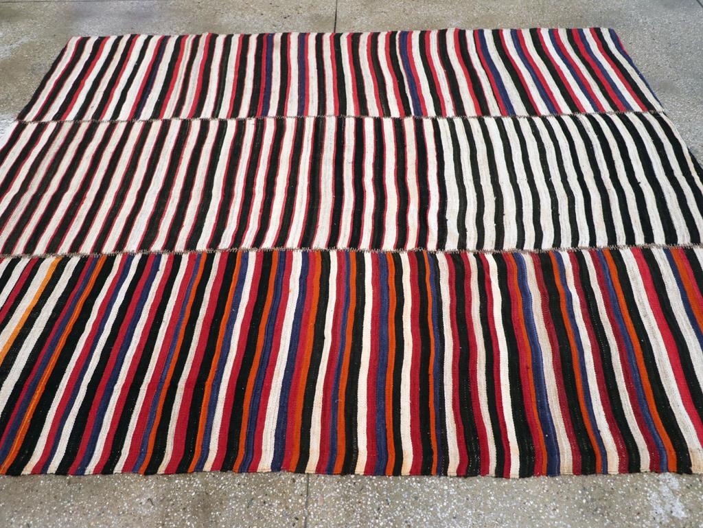 Tessuto a mano Mid-20th Century Persian Flatweave Kilim Accent Rug in vendita