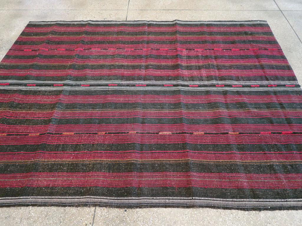 Tessuto a mano Mid-20th Century Persian Flatweave Kilim Accent Rug in vendita