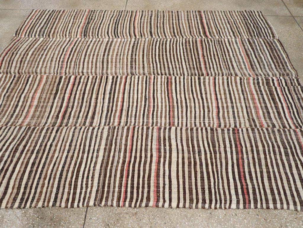 Mid-20th Century Persian Flatweave Kilim Accent Rug In Excellent Condition For Sale In New York, NY