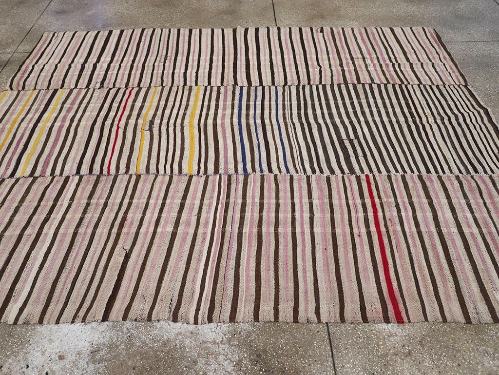 Persischer Flachgewebe-Kilim-Akzentteppich aus der Mitte des 20. (Handgewebt) im Angebot