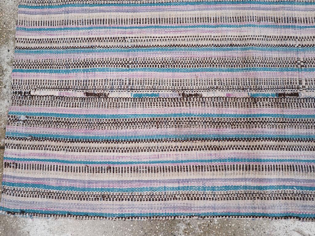 Mid-20th Century Persian Flatweave Kilim Accent Rug (Handgewebt) im Angebot