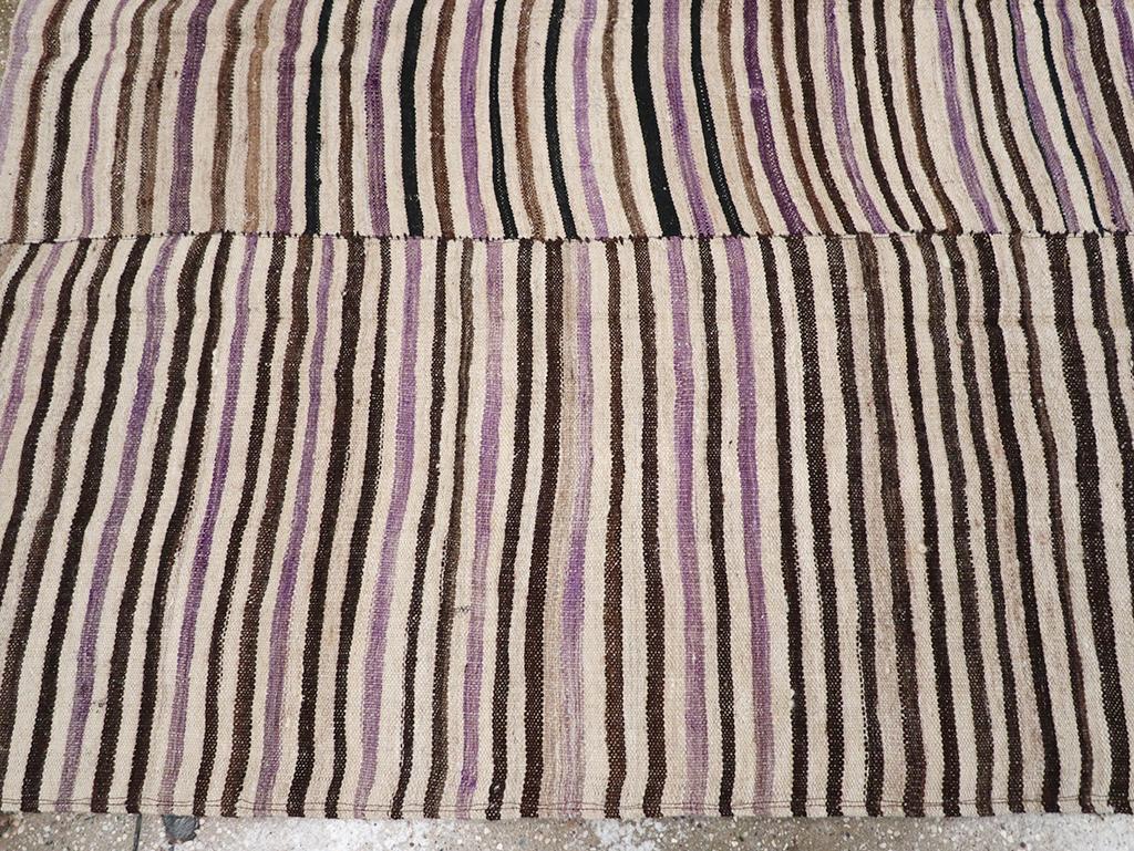 Mid-20th Century Persian Flatweave Kilim Accent Rug (Handgewebt) im Angebot