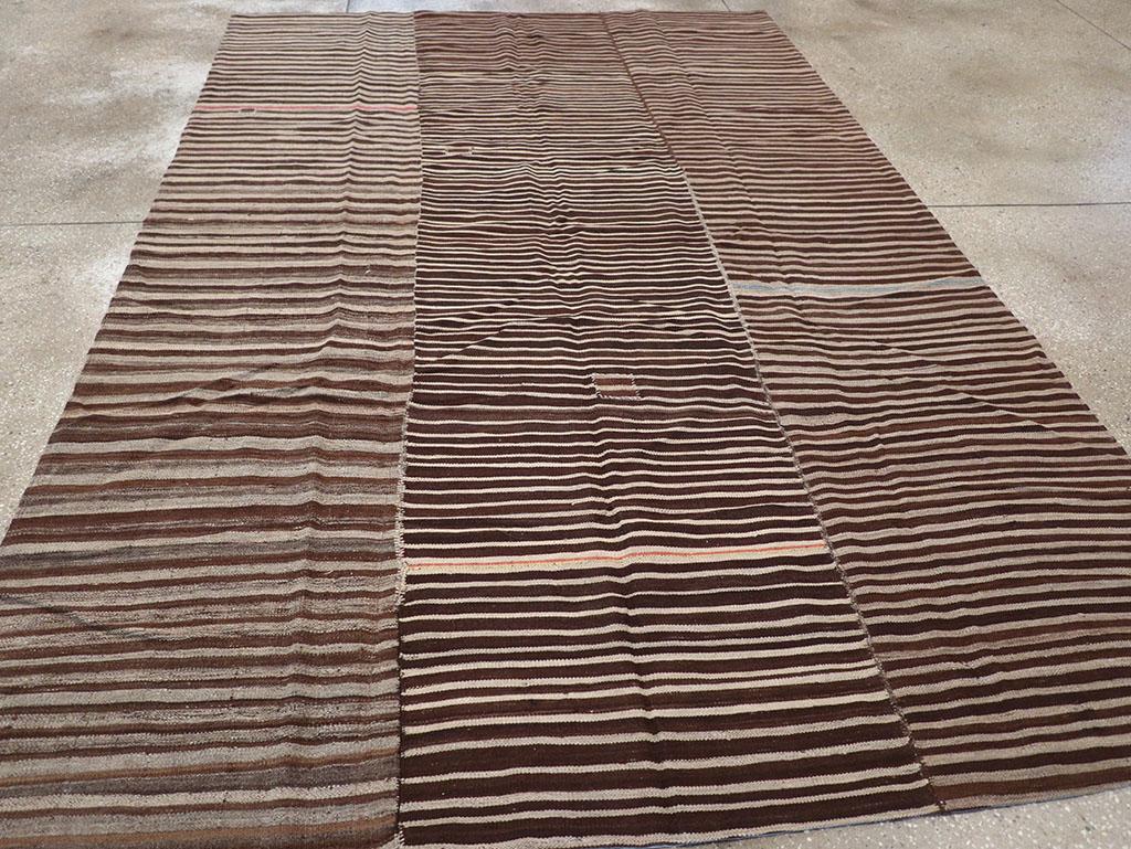 Persischer Flachgewebe-Kilim-Akzentteppich aus der Mitte des 20. im Zustand „Hervorragend“ im Angebot in New York, NY