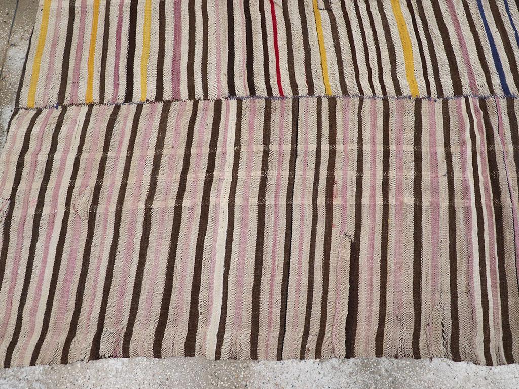 Persischer Flachgewebe-Kilim-Akzentteppich aus der Mitte des 20. im Zustand „Hervorragend“ im Angebot in New York, NY