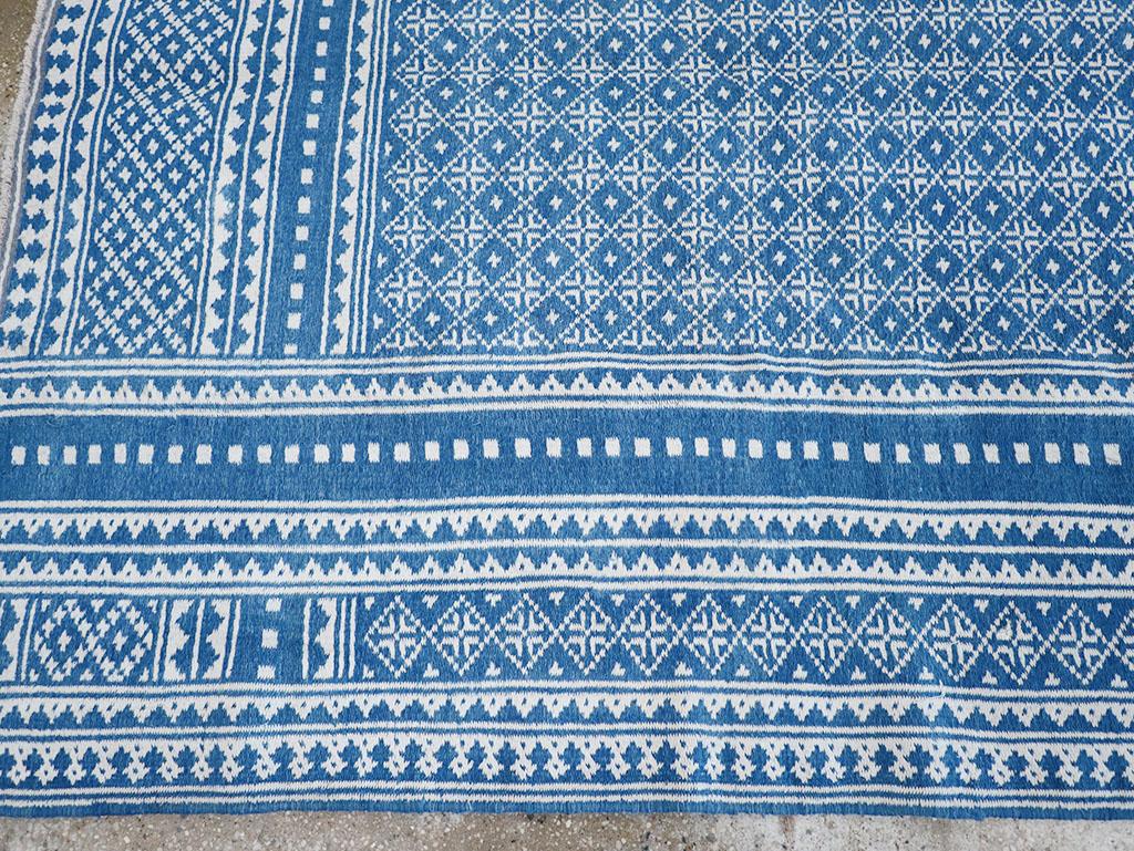 Persischer Flachgewebe-Kilim-Akzentteppich aus der Mitte des 20. im Zustand „Hervorragend“ im Angebot in New York, NY