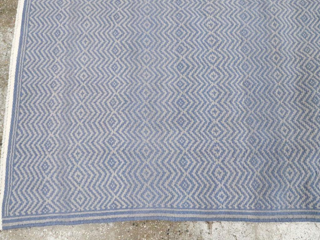 Persischer Flachgewebe-Kilim-Akzentteppich aus der Mitte des 20. im Zustand „Hervorragend“ im Angebot in New York, NY
