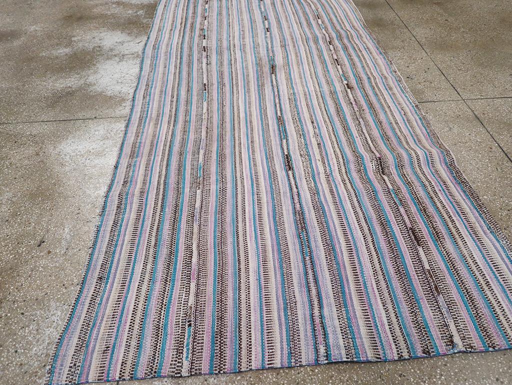 Mid-20th Century Persian Flatweave Kilim Accent Rug im Zustand „Hervorragend“ im Angebot in New York, NY