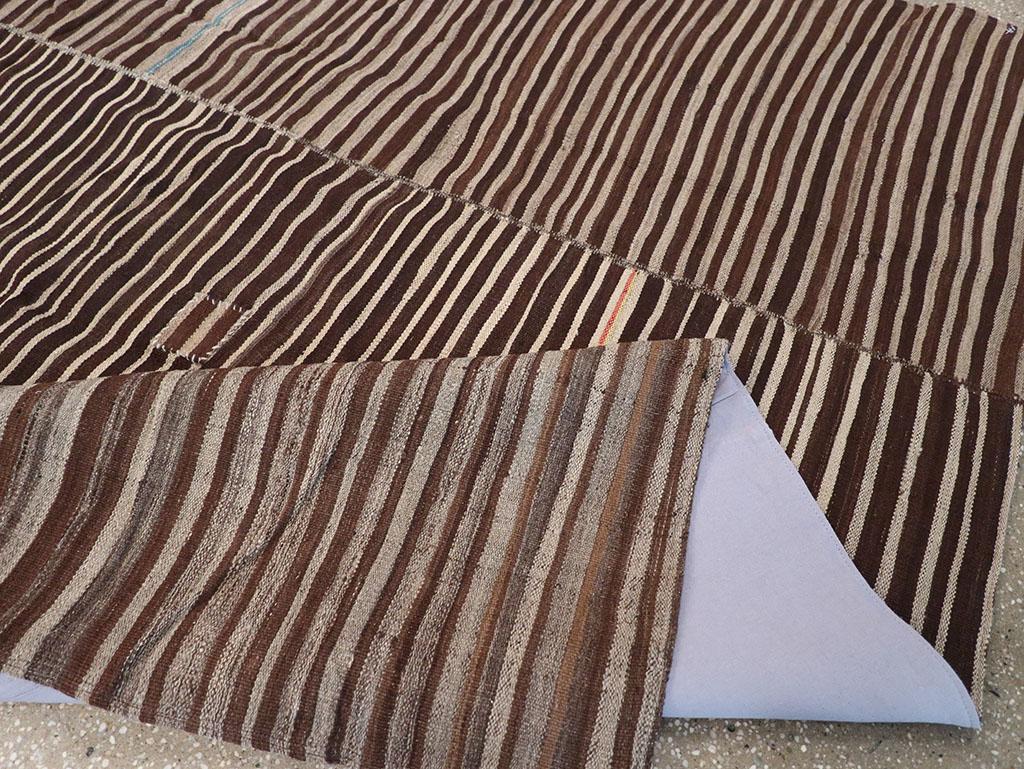 Persischer Flachgewebe-Kilim-Akzentteppich aus der Mitte des 20. (20. Jahrhundert) im Angebot