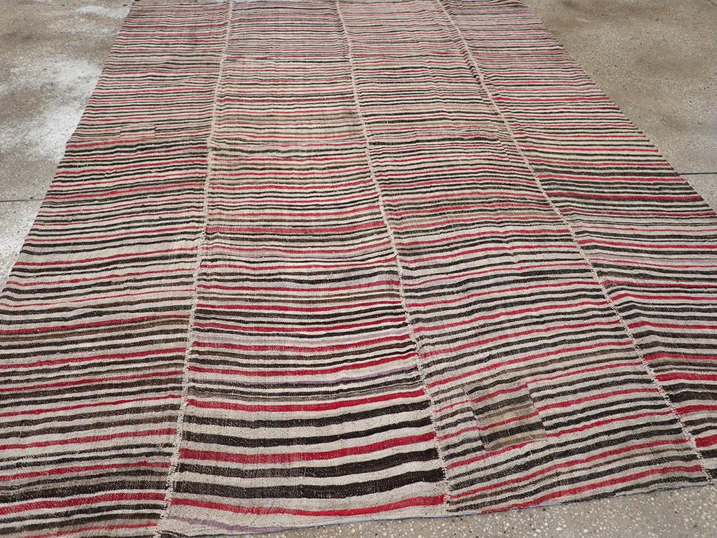 Persischer Flachgewebe-Kilim-Akzentteppich aus der Mitte des 20. (20. Jahrhundert) im Angebot