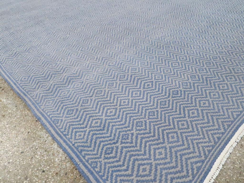 Persischer Flachgewebe-Kilim-Akzentteppich aus der Mitte des 20. (20. Jahrhundert) im Angebot