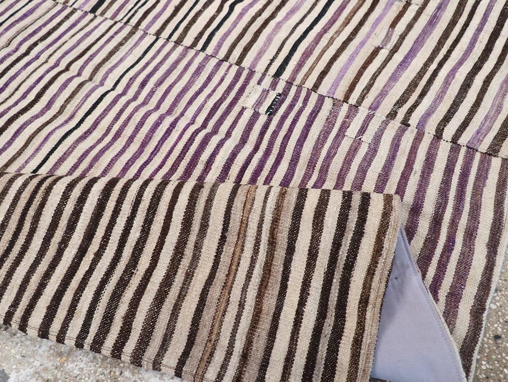 Mid-20th Century Persian Flatweave Kilim Accent Rug (20. Jahrhundert) im Angebot