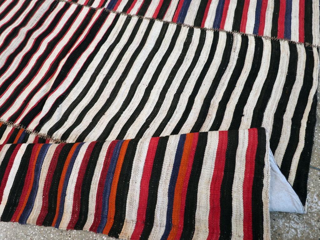 Lana Mid-20th Century Persian Flatweave Kilim Accent Rug in vendita