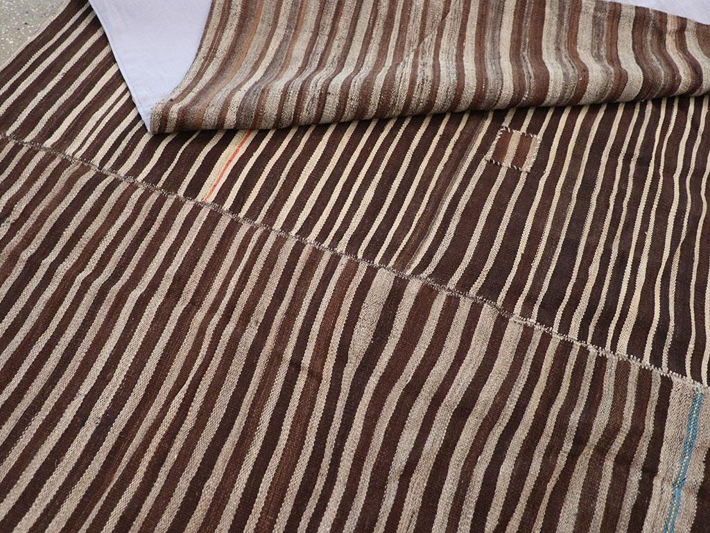 Persischer Flachgewebe-Kilim-Akzentteppich aus der Mitte des 20. (Wolle) im Angebot