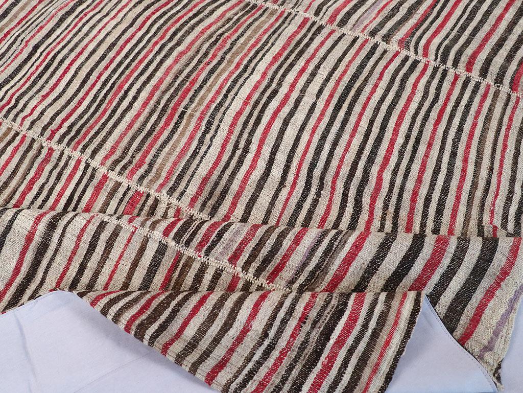Persischer Flachgewebe-Kilim-Akzentteppich aus der Mitte des 20. (Wolle) im Angebot