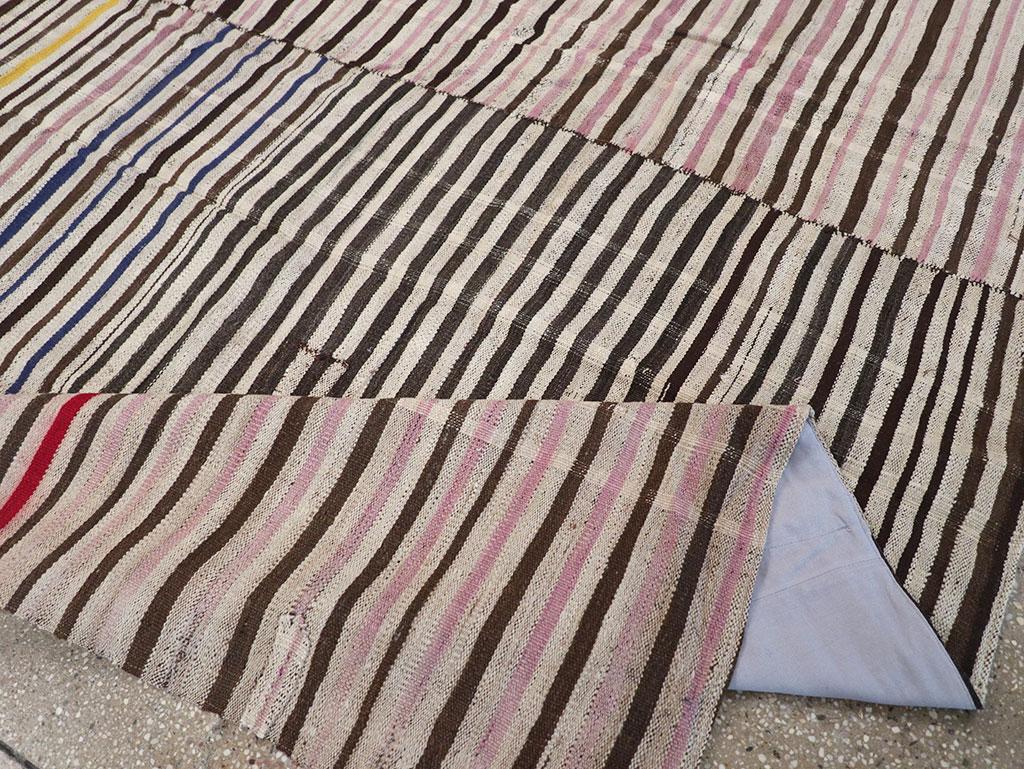 Persischer Flachgewebe-Kilim-Akzentteppich aus der Mitte des 20. (Wolle) im Angebot