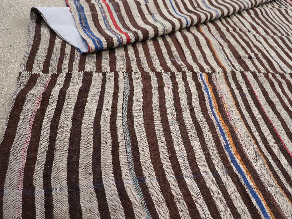 Persischer Flachgewebe-Kilim-Akzentteppich aus der Mitte des 20. im Angebot 1