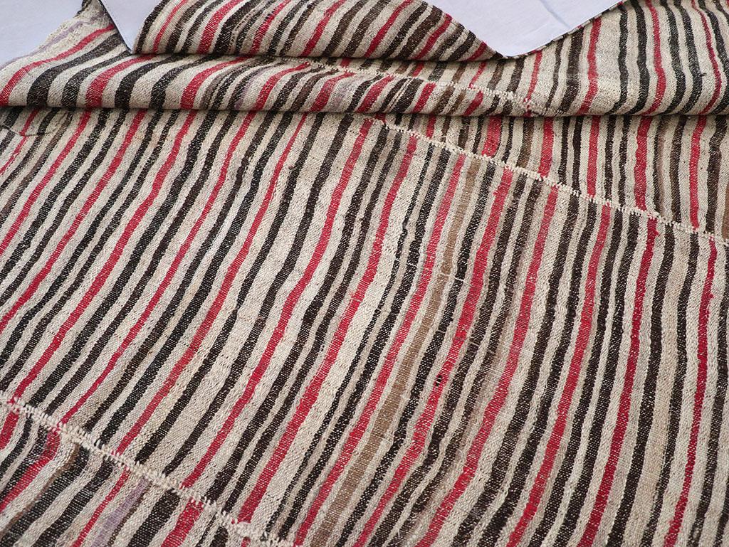 Persischer Flachgewebe-Kilim-Akzentteppich aus der Mitte des 20. im Angebot 1
