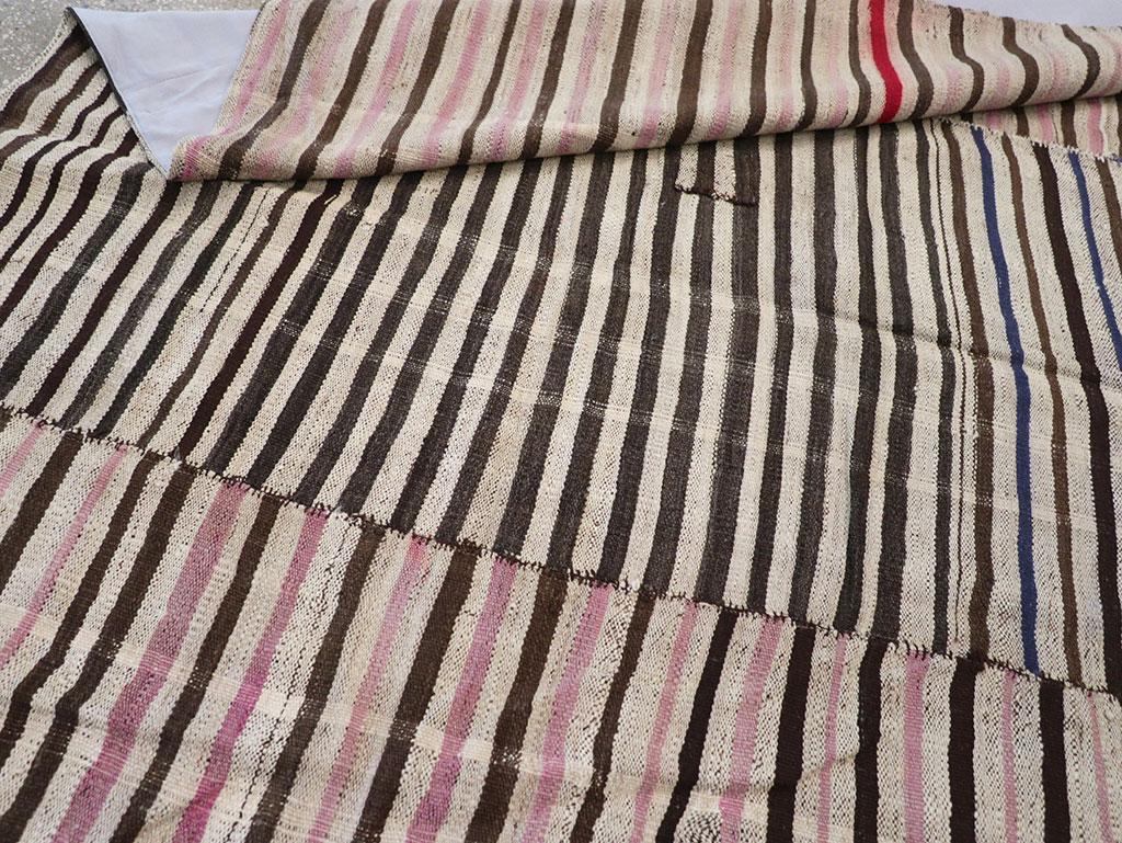 Persischer Flachgewebe-Kilim-Akzentteppich aus der Mitte des 20. im Angebot 1