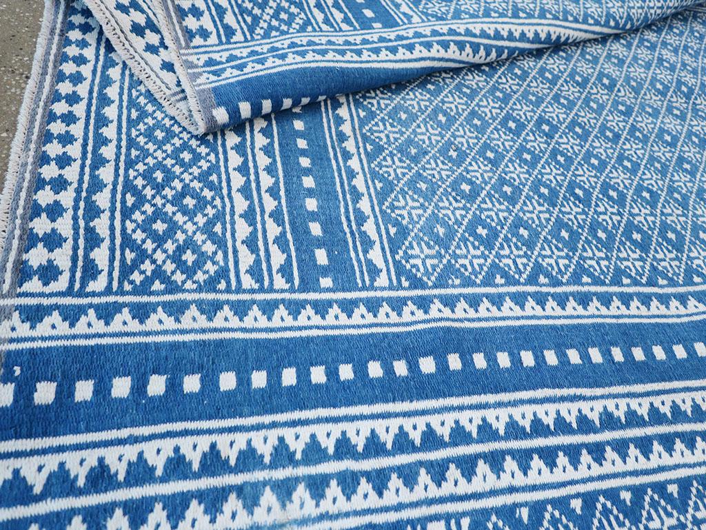 Persischer Flachgewebe-Kilim-Akzentteppich aus der Mitte des 20. im Angebot 1