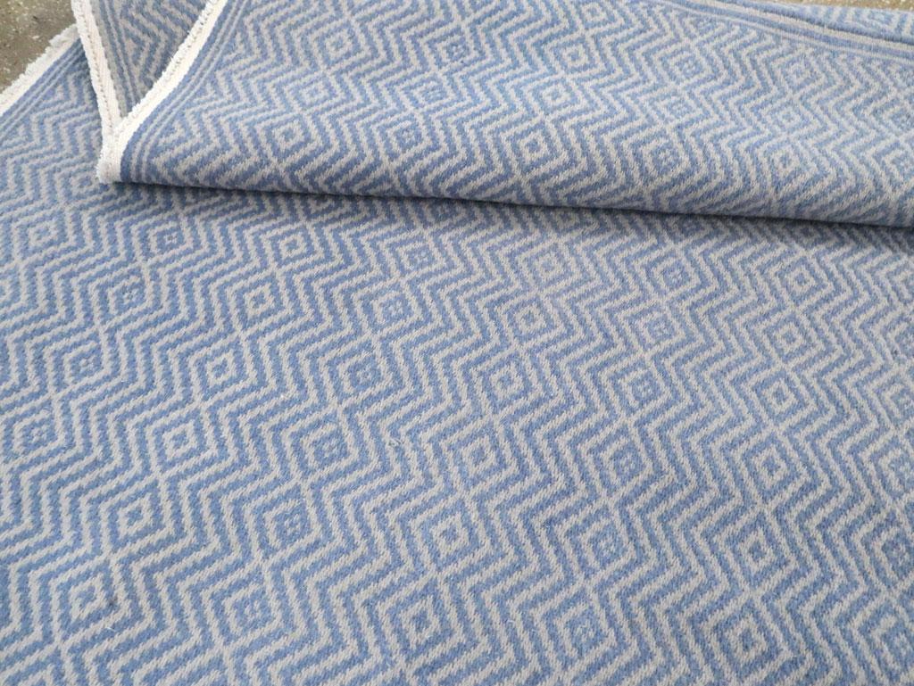 Persischer Flachgewebe-Kilim-Akzentteppich aus der Mitte des 20. im Angebot 1