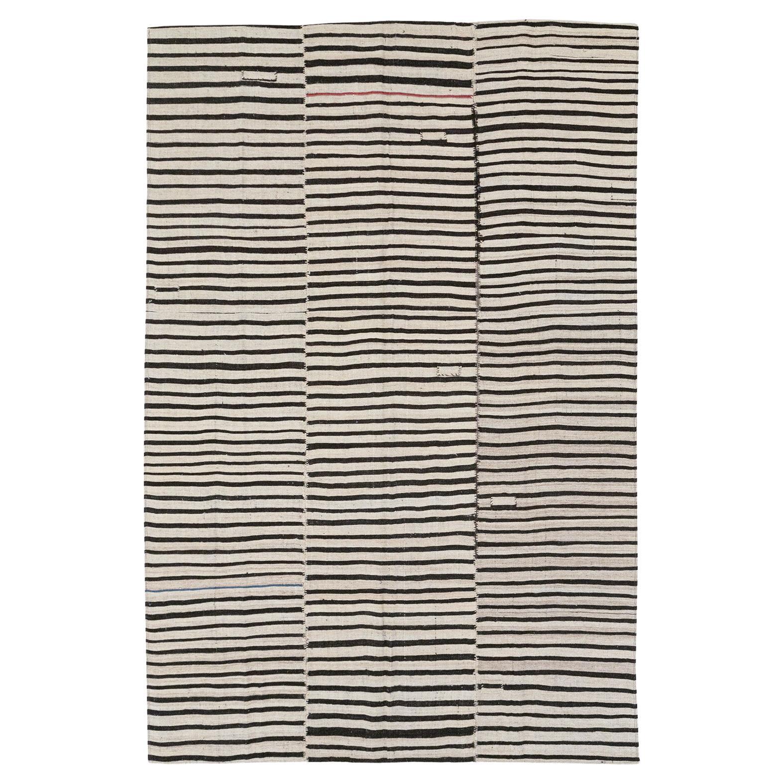Tapis persan Kilim à tissage plat du milieu du 20e siècle