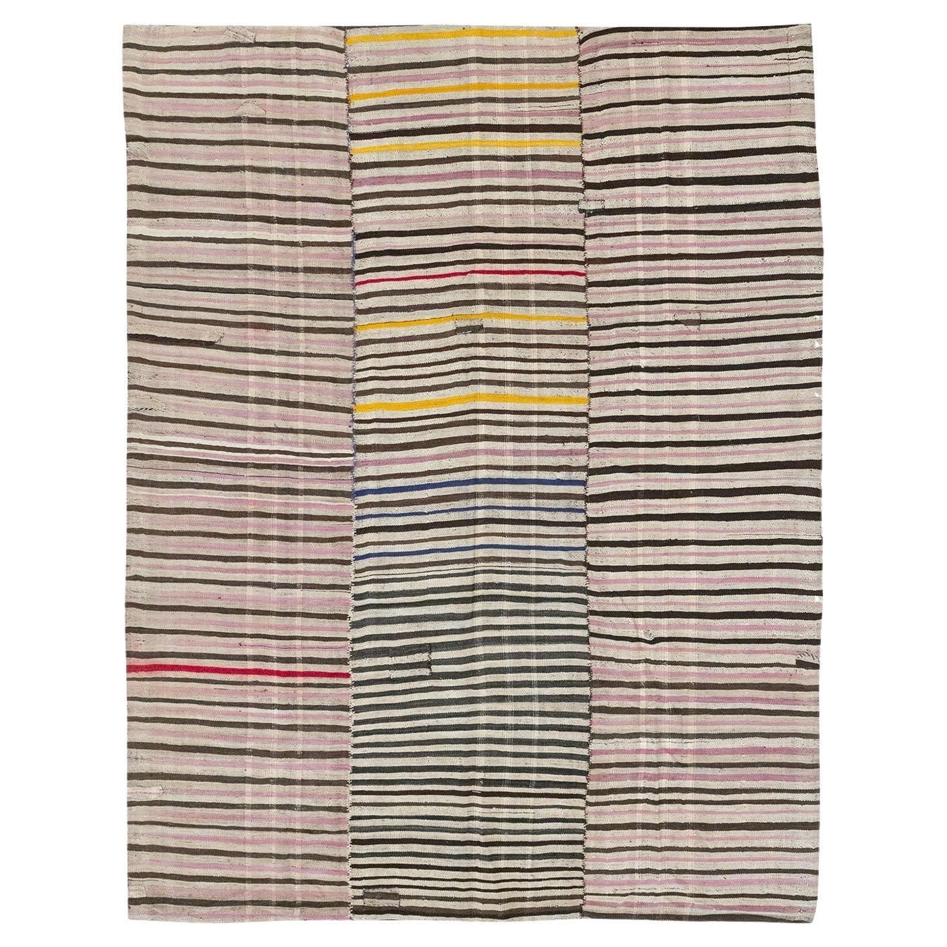 Tapis persan Kilim à tissage plat du milieu du 20e siècle