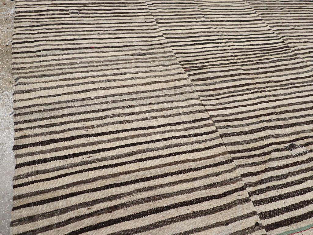 Persiano Tappeto persiano a trama piatta Kilim Gallery della metà del XX secolo in vendita