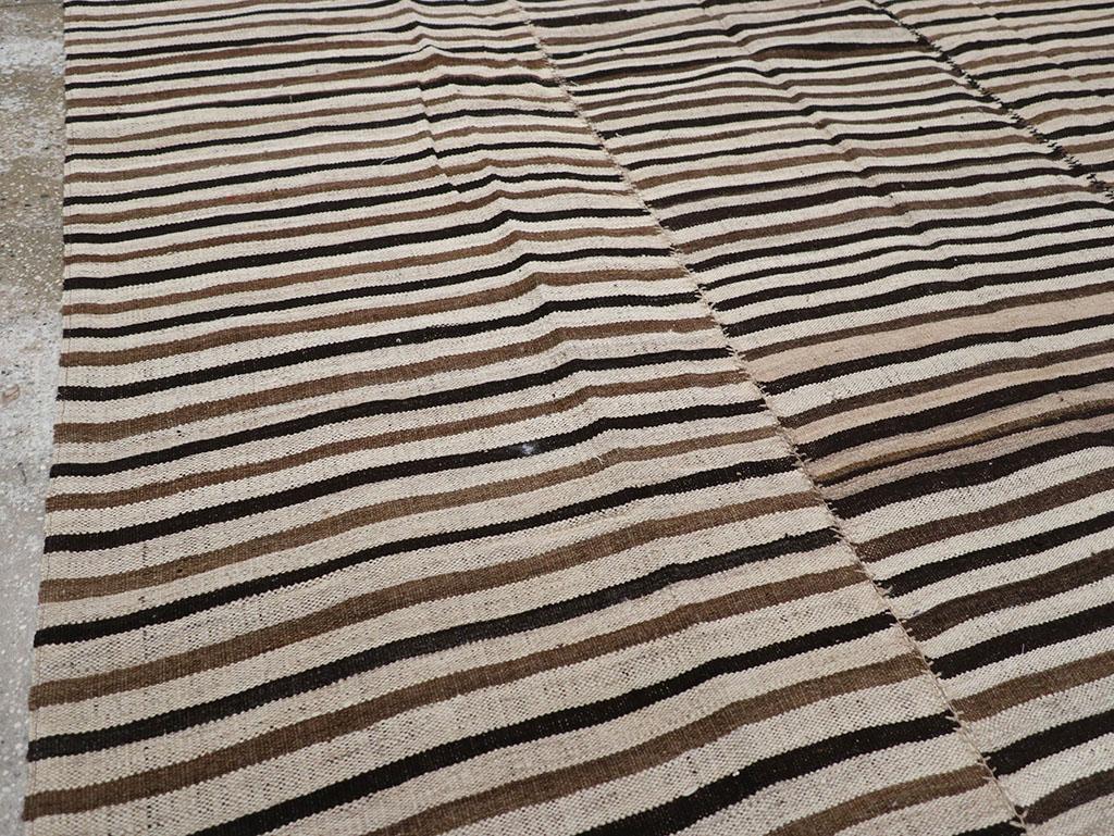 Persiano Tappeto persiano a trama piatta Kilim Gallery della metà del XX secolo in vendita