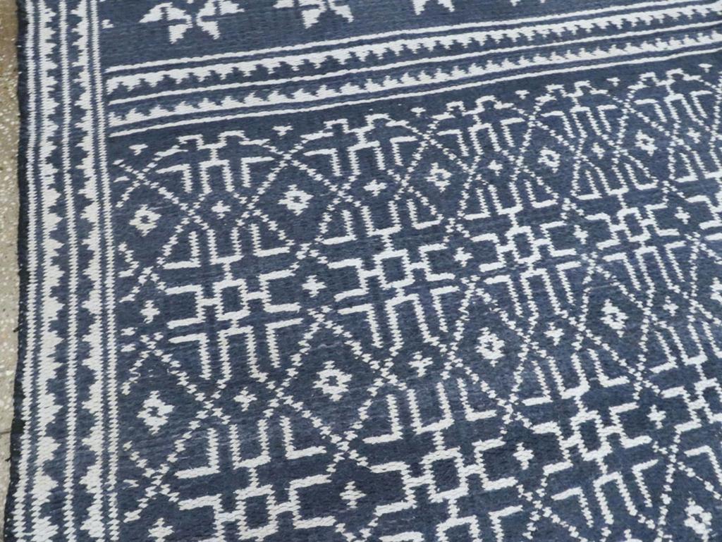 Persiano Tappeto persiano a trama piatta Kilim Gallery della metà del XX secolo in vendita